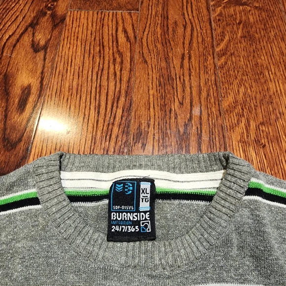 Men's Sweater - Picture 7 of 8